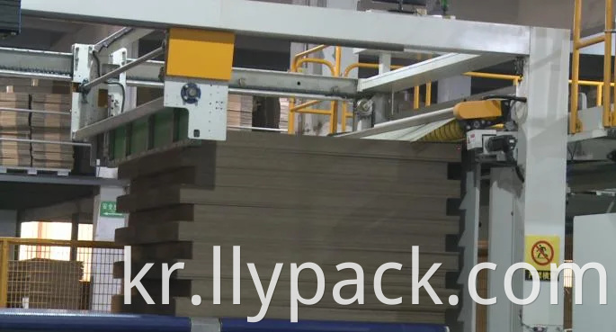 Cardboard Stacker for Machine